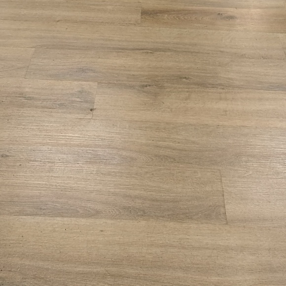 Meet your Posher, Christie - Picture 2 of 2